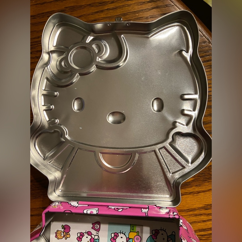 Hello Kitty Collection Tin - Picture 8 of 9